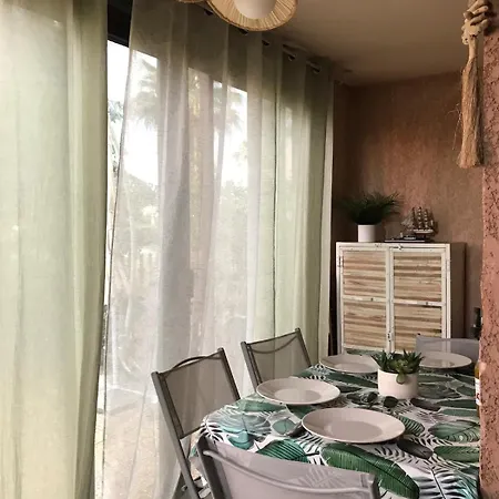Chez Fleur Et Francky Apartament